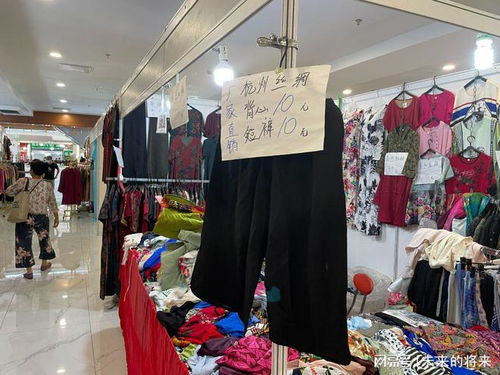 北京一商城 凄涼入夏 ,美食服裝現(xiàn) 10元攤 超低價(jià)