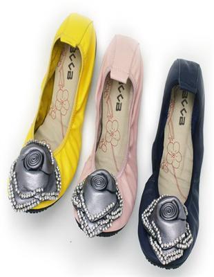 走向國(guó)際的多能手中國(guó)服裝設(shè)計(jì)師--楊紫明(cabbeen)《十》-設(shè)計(jì)家園-世界服裝鞋帽網(wǎng)--行業(yè)門(mén)戶.全國(guó)十佳電子商業(yè)行業(yè)門(mén)戶網(wǎng)站 行業(yè)精英 業(yè)界人才 行業(yè)新聞 買(mǎi)賣(mài)信息 供求信息 圖片素材