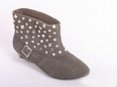 靴子登上亮麗時(shí)尚舞臺(tái)演繹靴文化